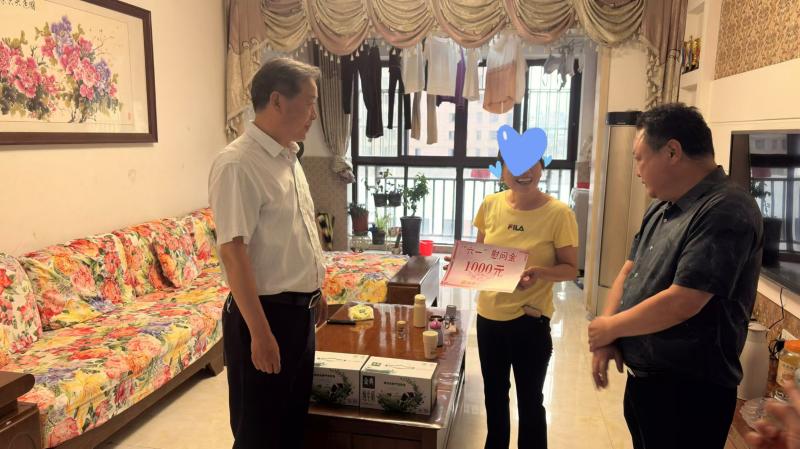 市总工会开展“六一”暖心慰问 为单亲困难女职工家庭送关爱